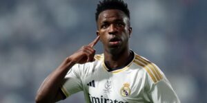 رونالدو ينضم لداعمي فينيسيوس في سباق الكرة الذهبية