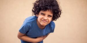 الشعور بالغثيان عند الأطفال.. عرض مزعج لمرض خفي