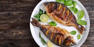 دراسة جديدة تقول.. للوقاية من سرطان الأمعاء تناول السمك 3 مرات أسبوعياً