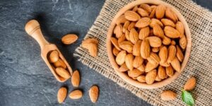 اللوز.. من المكسرات الضرورية للجسم