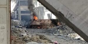 معارك شرسة بحي “الشجاعية”.. واشتعال ناقلة جند الاحتلال