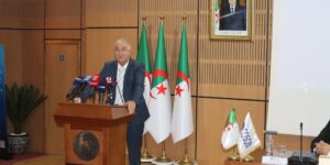 فايد يبرز الإنجازات المحققة في قطاع المالية ويؤكد أهمية إعداد كفاءات السوق المالية