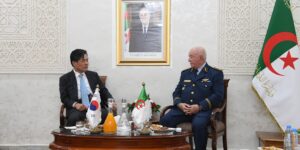 الأمين العام لوزارة الدفاع الوطني يستقبل سفير جمهورية كوريا
