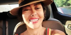 نهى العمروسي تعود لتثير ضجة بخزعبلات روحية: الحجاب ليس فرضاً في الإسلام