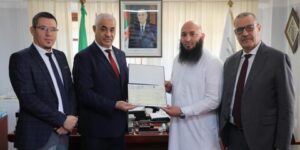 تسليم أولى تراخيص تنظيم العمرة لهذا الموسم لوكالات السياحة والأسفار المؤهلة