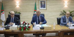 فايد يترأس اجتماعا تنسيقيا حول تطوير وسائل الدفع الإلكتروني ويؤكد: تسريع رقمنة الخدمات المالية أولوية استراتيجية للحكومة