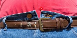 الحزام الضيق.. خطر صحي يجب الإنتباه له