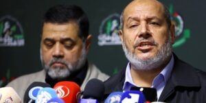 وفد من حماس يصل القاهرة للاستماع لنتائج المفاوضات