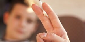 السيجارة.. القنبلة الزوجية