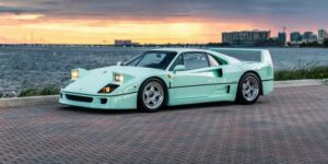 تكريما لسيارة فيراري الأسطورية 250 GTO.. فيراري F40 الوحيدة باللون الأخضر الفاتح