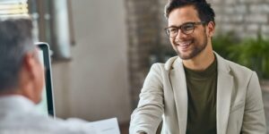 علاقة المسلم مع مجتمعه