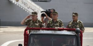 الفريق أول شنقريحة يشيد بمستوى الجاهزية العملياتية للأفراد وتحكمهم الجيد في التجهيزات والوسائل عالية التكنولوجيا