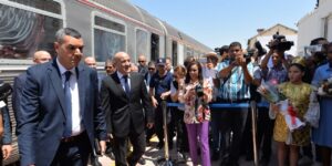 وزير النقل يعطي من سوق أهراس إشارة إعادة تشغيل خط السكة الحديدية الرابط بين الجزائر وتونس  