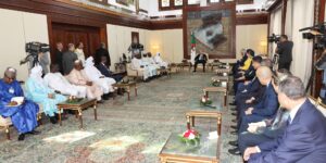 الرئيس تبون يجري محادثات موسعة مع وفد جمهورية النيجر