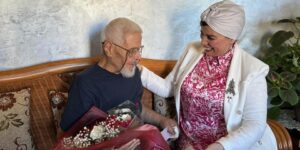 مولوجي في زيارة تفقد وعيادة للفنان القدير حمزة فغولي