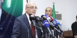 حساني شريف يؤكد في تجمع شعبي بتيزي وزو.. برنامج “فرصة” يسعى لتعزيز وحدة الشعب والحفاظ على الاستقرار