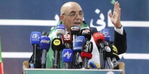 خلال تجمع شعبي ببرج بوعريريج.. حساني شريف يلتزم بخلق فرص جديدة للتقدم والازدهار