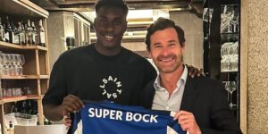 أموروديون إلى بورتو لخمس سنوات