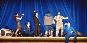 الطبعة الـ14 لمهرجان الإسكندرية المسرحي الدولي.. فخر الدين لونيس متفائل بتتويج محتمل مسرحية “كاسيت”