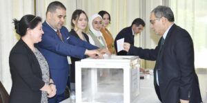 تواصل عملية اقتراع أبناء الجالية الوطنية بالكويت