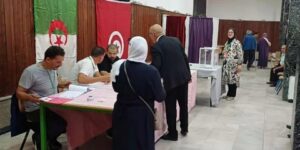 توافد كبير لأفراد الجالية الوطنية بتونس على مكاتب الانتخاب في اليوم الثاني من الاقتراع