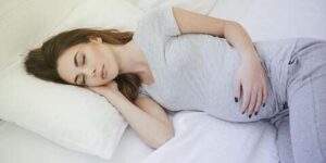 أخبار الصحة.. الشخير أثناء الحمل يؤدي إلى ولادة قيصرية وأطفال بحجم أقل