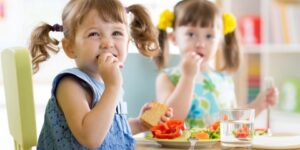 تلعب دورا مهما في حمايته.. أطعمة غذائية تُقوي البصر وتحفظ النظر