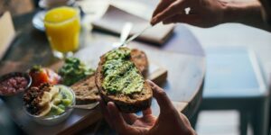 السعرات الحرارية العالية في الغذاء قد تزيد خطر فقدان الذاكرة