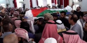 حشود تشيع ماهر الجازي في مدينة معان الأردنية