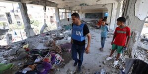 الإعلام الحكومي: الاحتلال ارتكب مجزرتين وحشيتين بقصفه مدرستين بغزة والنصيرات