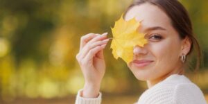 باعتباره فترة انتقال وتغير فصلي.. نصائح للعناية بصحة البشرة خلال الخريف