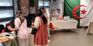 توافد كبير لأفراد الجالية الوطنية بتونس على مكاتب الانتخاب
