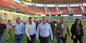 وزير السكن محمد طارق بلعريبي يقوم بزيارة تفقدية إلى ملعب الدويرة