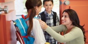 الأمهات والدخول المدرسي.. انتقال من الراحة إلى الجدّ