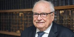 وفاة المحامي الفرنسي هنري لوكلير المدافع عن مناضلي جبهة التحرير الوطني إبان الثورة التحريرية  