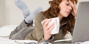 بما أنه لا يمكن تجنبها.. نصائح للتخفيف من عواقب التحديق في الشاشات