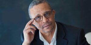 ياسمينة خضرا يكشف عن مشروع أدبي يفضح فيه جريمة الإبادة الجماعية