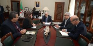 رئيس مجلس الأمة يخص يوميتي الوطن وليكسبريسيون بحوارين