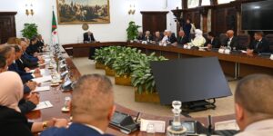 الرئيس تبون ينصب اللجنة الوطنية لمراجعة قانوني البلدية والولاية