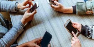 الهاتف الذكي.. خطوات وتدابير لاستعمال صحي وآمن