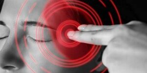 تأثيرات الجو على الإنسان.. تقلبات الطقس وعلاقتها بنوبات الشقيقة