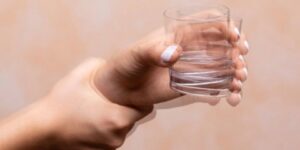 رعشة اليدين.. كل ما عليك معرفته عنها