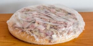 البيتزا المجمدة.. مذاق لذيذ مليء بالمخاطر الصحية