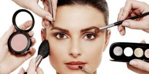 نصائح جمالية.. مستحضرات التجميل اللازمة لإطلالة متكاملة