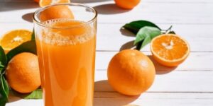عصير البرتقال.. مشروب سحري ليوم حافل بالنشاطات