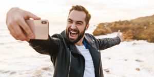 ظاهرة منتشرة وغريبة.. أشخاص لا تُعجبهم ملامحهم في الصور