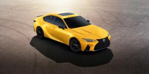 بلون أصفر مميز.. لكزس IS المحدثة تأتي بمحرك V8