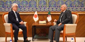 السفير الياباني يُؤدي زيارة وداع لوزير الخارجية