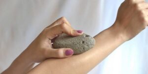 الحجر الخفاف.. استفيدي من الفوائد واحذري من المضار