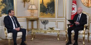 عرقاب يسلم للرئيس التونسي دعوة من رئيس الجمهورية لحضور احتفالات الذكرى الـ70 لاندلاع الثورة التحريرية